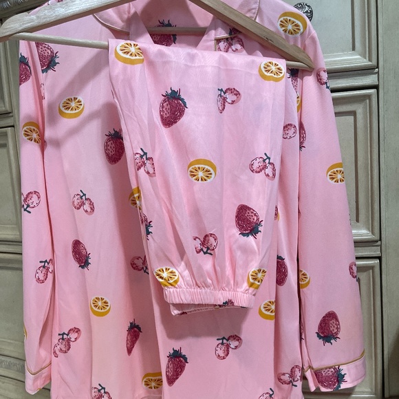 Pajama set - Picture 2 of 3